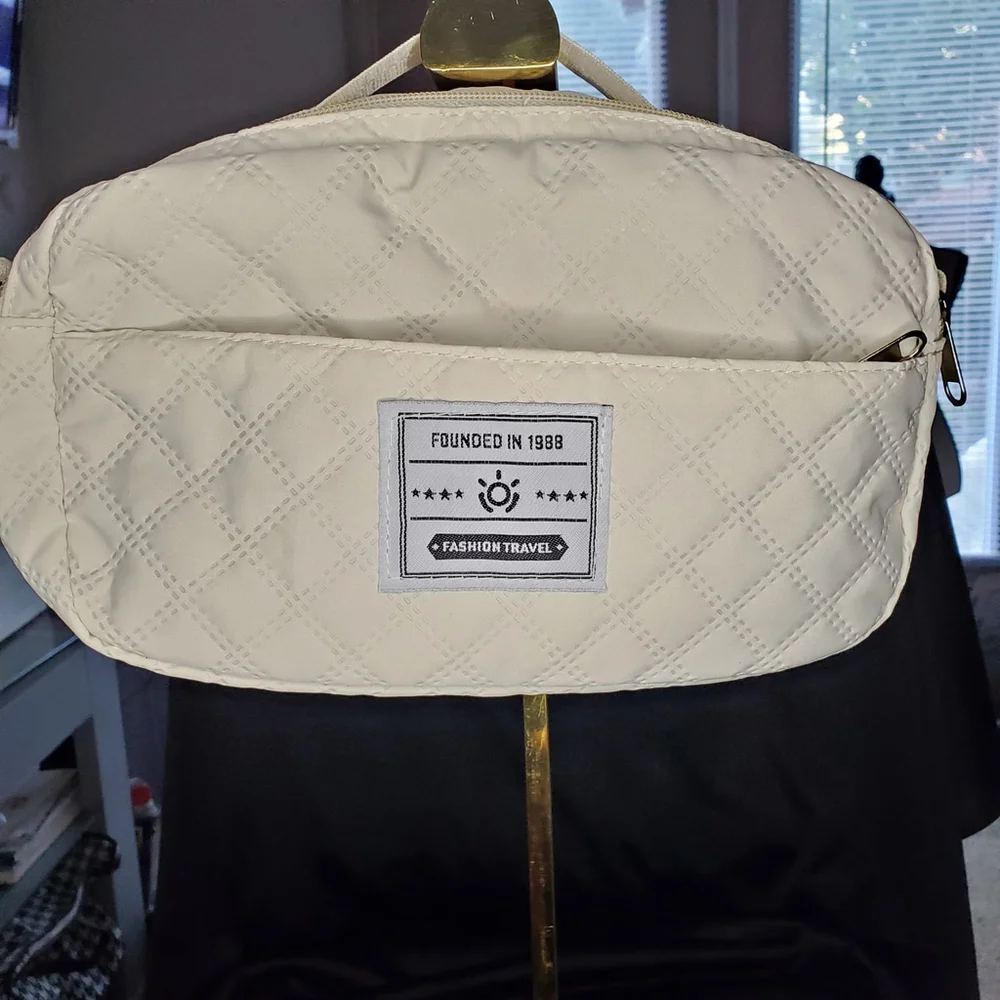 Nice Makeup bag with strap. Good for those spontaneous overnighter!